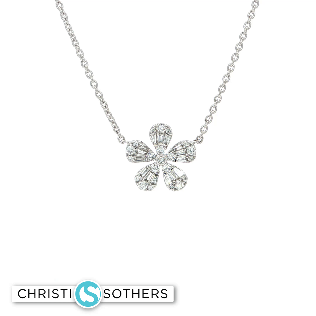 18KT White Gold Diamond Flower Pendant Necklace (0.28 cttw)