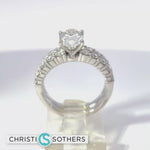 Load and play video in Gallery viewer, 14KT White Gold 2.80ct Lab‑Grown Oval Diamond Engagement Ring &amp; Band Set
